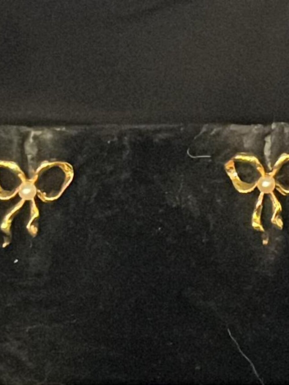 1/2" Gold Tone Bow with Faux Pearl Earrings